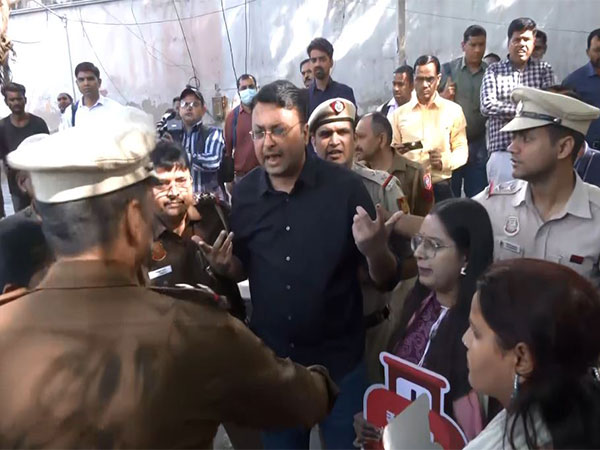 AAP workers protest against BJP. (Photo/ANI)