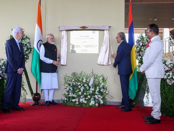 Prime Minister Narendra Modi alongwith Mauritius Prime Minister Navinchandra Ramgoolam (Image: X@narendramodi)