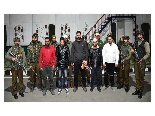 Photo of arrested Drug peddlers (Photo: Srinagar Police)