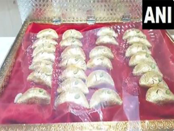 'Golden Gujiya' for Rs 50,000 per kg (Photo/ANI)