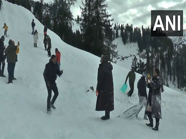 Tourists flock to Guldanda meadow in Bhaderwah (Photo/ANI)