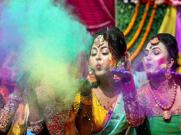 Women celebrate Holi in West Bengal (Photo/ANI)