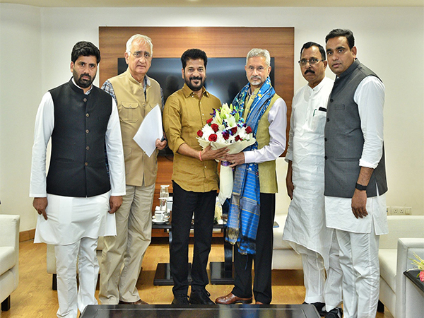 Telangana CM Revanth Reddy with EAM S Jaishankar. (PhotoX/@DrSJaishankar)