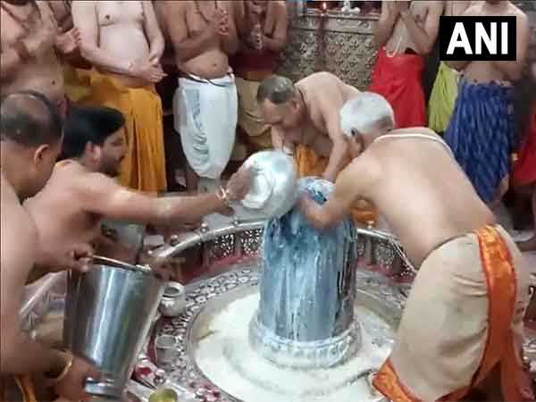Rudrabhishek performed at Ujjain's Mahakaleshwar temple (Photo: ANI) 