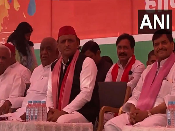 SP Chief Akhilesh Yadav takes part in Holi celebrations (Photo: ANI)