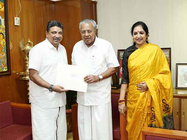 Tamil Nadu Minister Dr P Thiaga Rajan and South Chennai MP Dr Thamizhachi Thangapandian with Kerala Chief Minister Pinarayi Vijayan for JAC meeting (Photo/X@ptrmadurai)