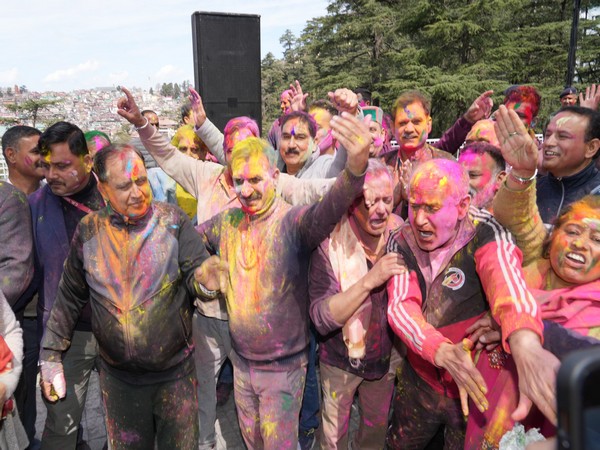 Himachal CM Sukhu celebrates Holi with party leaders in Shimla (Photo/ANI)