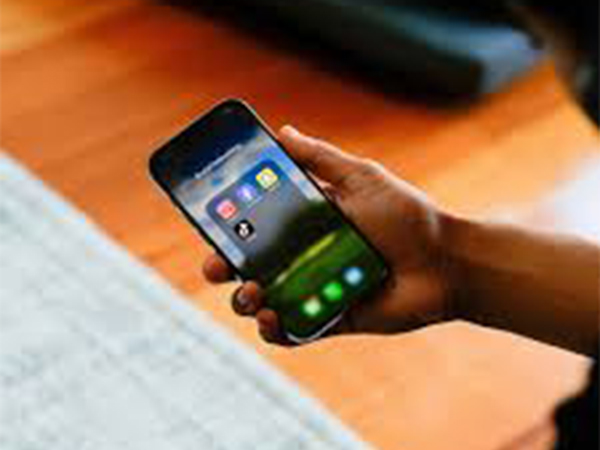 China: Officials aim to restrict social media and screen time, youth left in divide (Photo: Reuters)