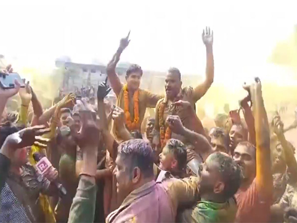 Sambhal Police celebrate Holi (Photo/ANI)