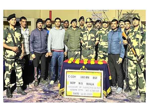 BSF recover huge quantity of heroin at Fazilka border (Photo/ANI)
