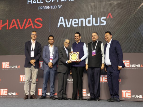 CM of Maharashtra, Devendra Fadnavis honored with Exemplary Leadership Award for Infrastructure Development, Investments & Water Conservation” by N. R. Narayana Murthy – Founder, Infosys