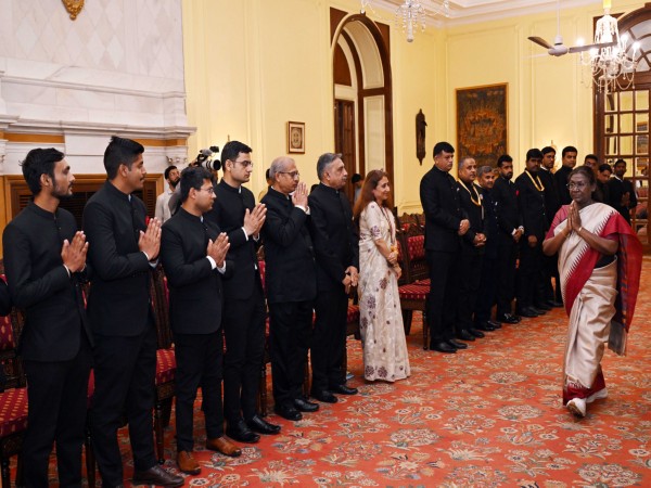 President Droupadi Murmu meets officer trainees of the Indian Naval Material Management Service and Indian Naval Armament Service (Photo: PIB)
