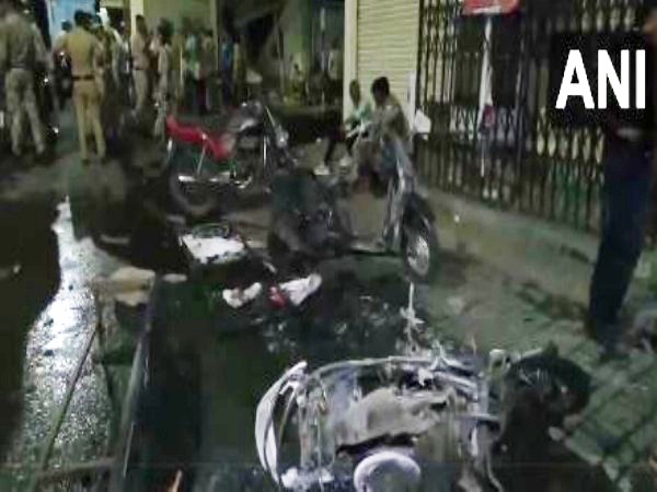 Vehicles torched and stones pelted in Hansapuri (Photo/ANI)