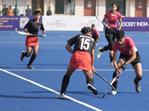 Players in action during National Women’s Hockey League clash (Photo: HI)