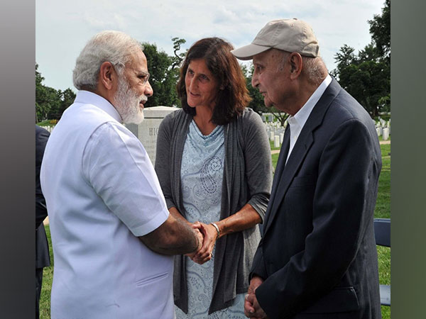 PM Modi with Sunita Williams and her father. (Photo credit: @narendramodi)