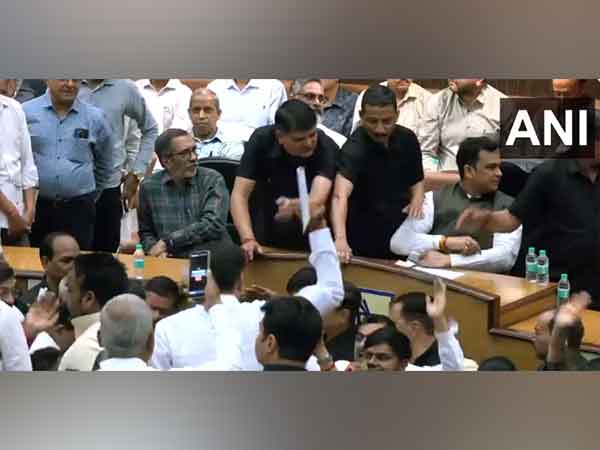 Ruckus in MCD House as BJP and AAP councillors hold protest against each other.  (Photo/ANI)