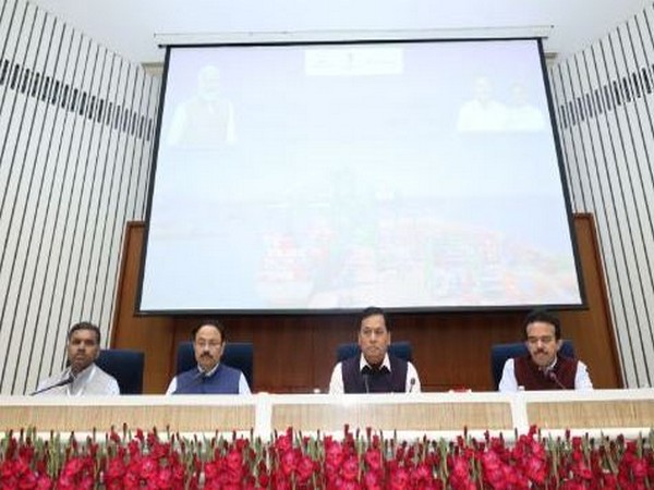 Union Minister of Ports, Shipping and Waterways, Sarbananda Sonowal (second from right)(Photo/PIB)