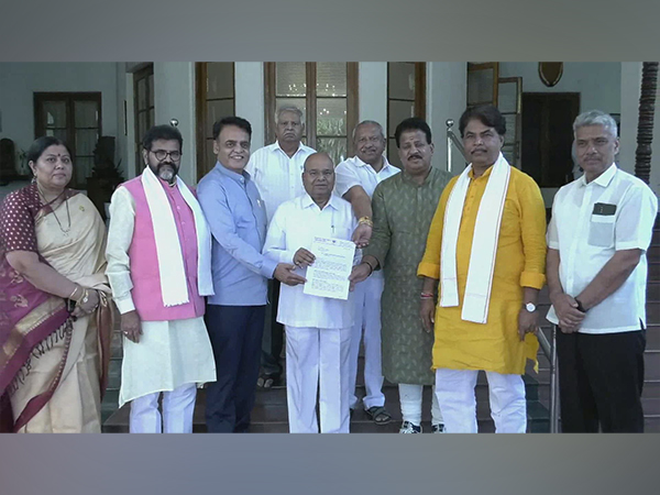 BJP leaders met Karnataka Governor Thaawarchand Gehlot (Photo/ANI)