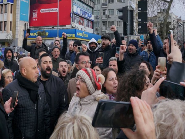 Supporters of Istanbul Mayor Ekrem Imamoglu shout slogans as they gather near the city's police headquarters in Istanbul, Turkey (Image/Reuters)
