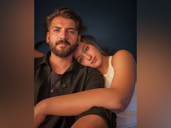 Sonakshi Sinha and Zaheer Iqbal (Image source: Instagram/@aslisona)