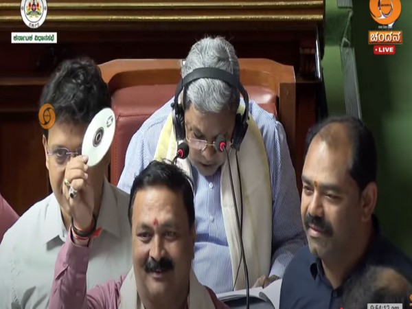Opposition member hold CDs claiming 'Honey Trap' proof in Karnataka Assembly (Photo/DD Chandana)