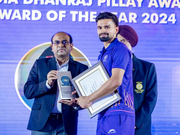 Abhishek Dhanraj Pillay Award for Forward of the Year at 7th Annual Hockey India Awards (Image: Hockey India)