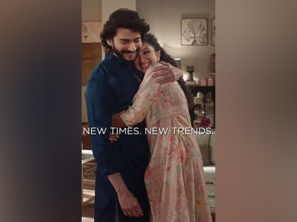 Mahesh Babu and his daughter Sitara (Image source: Reliance Trends)