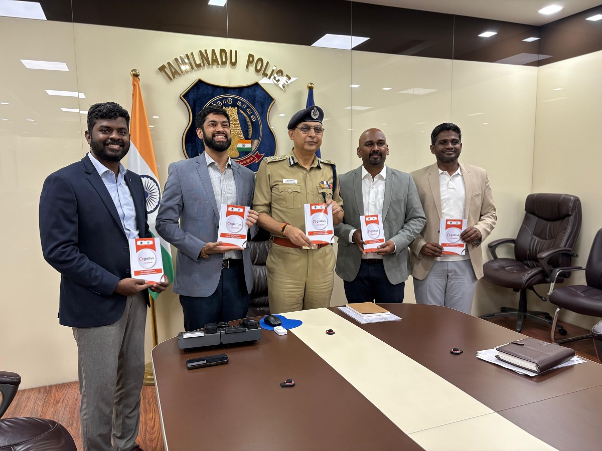 DGP Shankar Jiwal releasing the Giottus handbook in Chennai along with Giottus CEO Vikram and Hash Legal Partner Athif