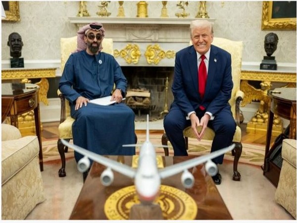 US President Donald Trump with UAE National Security Advisor, Sheikh Tahnoon bin Zayed in the Oval Office (Photo/WAM)