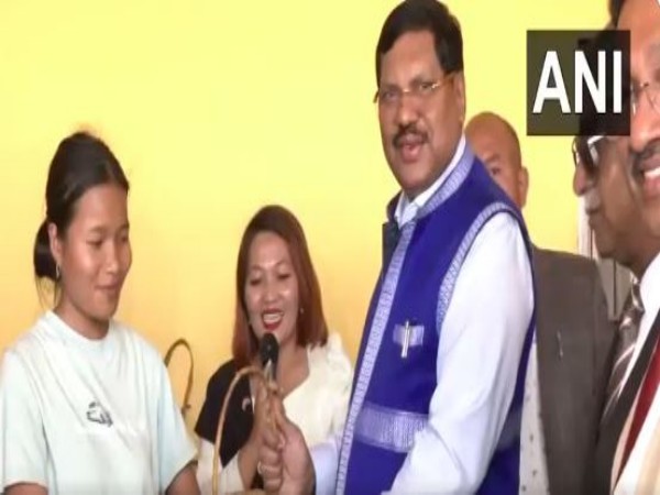 Five-member SC Judges delegation visits relief camp in Churachandpur (Photo/ANI)