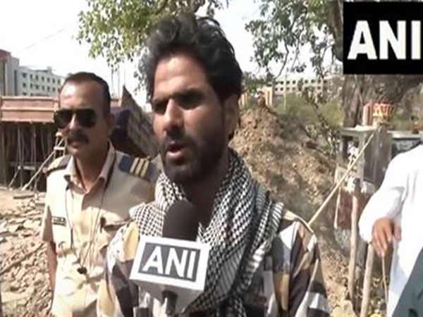 Broher of Irfan Ansari who succumbed to his injures (Photo/ANI)