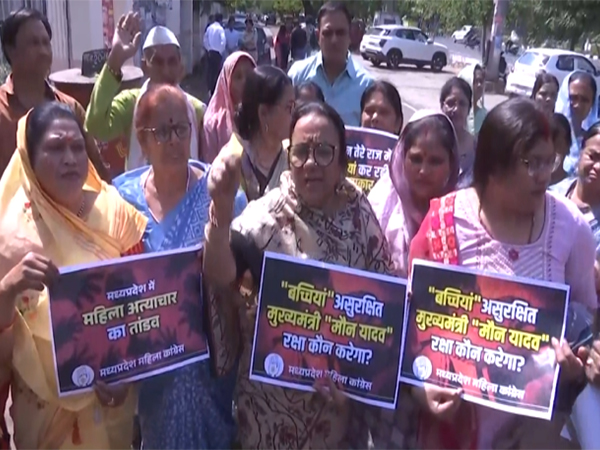 Mahila Congress staging protest (Photo/ANI)
