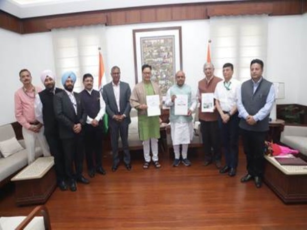 Union Minister Kiren Rijiju with Speaker of  Delhi Legislative Assembly Vijender Gupta and others (Photo: PIB) 