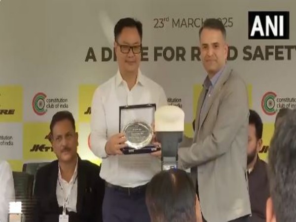  Union Ministers and MPs, including Kiren Rijiju, attend the Parliamentarians Car Rally (Photo/ANI)