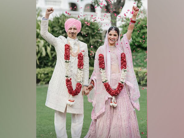 Ayesha Kapur with husband Adam Oberoi (Photo/instagram/@ayeshakapur)