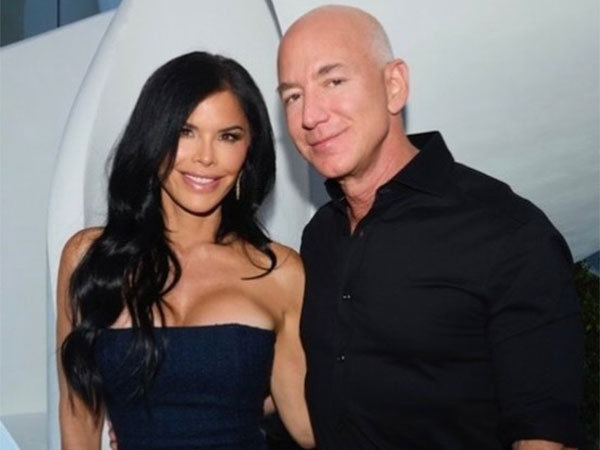 Jeff Bezos and Lauren Sanchez Sent out their wedding invites