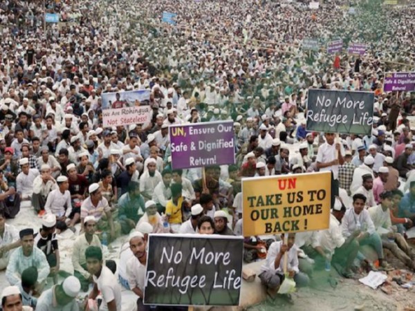 Rohingya refugees hold placards while attending a Ramadan Solidarity Iftar to have an Iftar meal with United Nations Secretary-General Antonio Guterres and Muhammad Yunus, Chief Adviser of Bangladesh Interim Government, at Rohingya refugee camp in Cox's Bazar, Bangladesh. (Image/Reuters)