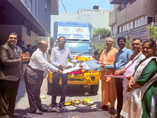 M Murali, CMD, Gopalakrishnan J, ED & CEO, & SPL management reaffirming commitment to nourishing 2.63 lakh young dreamers with The Akshaya Patra team & Sri Sridham Krishna Dasa VP-ISKCON