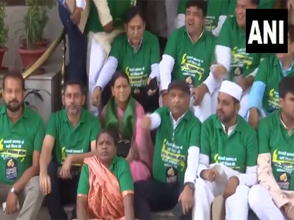 RJD leader, Rabri Devi along with other RJD leaders staged a protest outside the Bihar Vidhan Sabha (Photo/ANI)