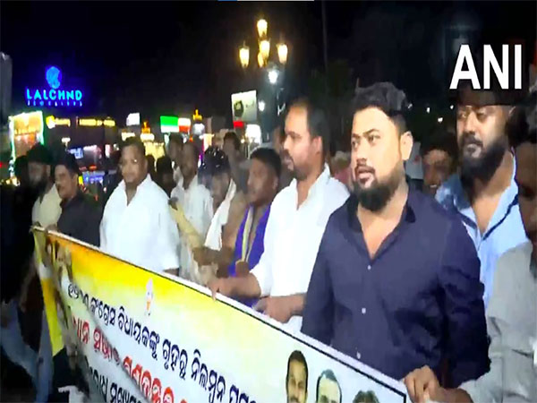 Youth Congress stage protest against suspension of 12 Congress MLAs in Bhubaneswar (Photo: ANI)