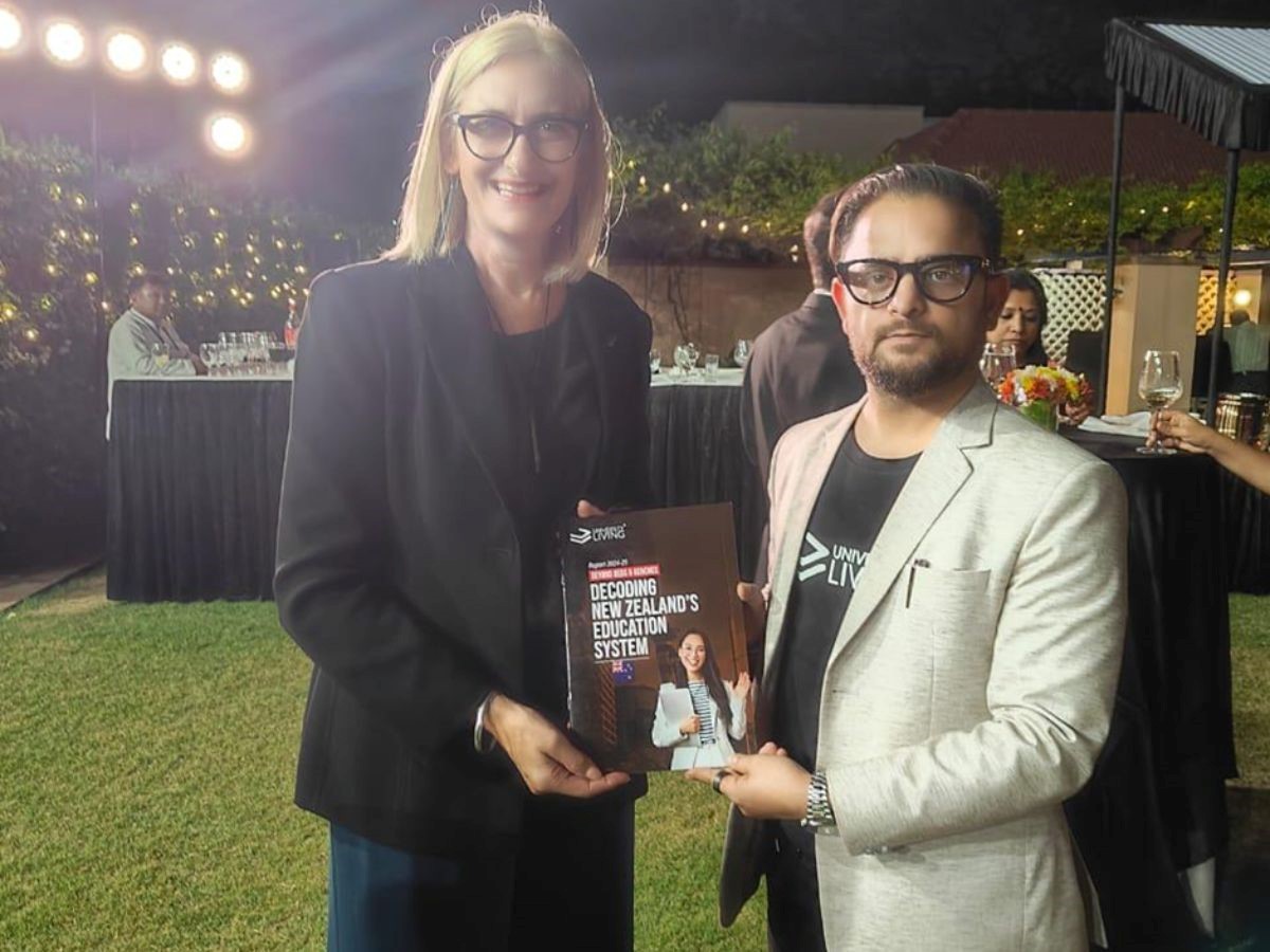 Saurabh Arora introducing the report to Amanda Malu, Chief Executive, Education New Zealand Manapou ki te Ao, New Zealand