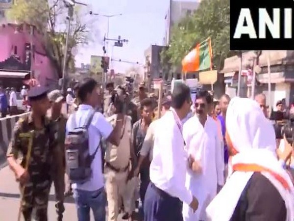 Bharatiya Janata Party (BJP) leaders protested against the murder of their leader Anil Tiger in Ranchi (Photo/ANI)