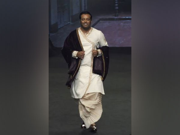 Leander Paes (Image source: Instagram/@lakmefashionwk)