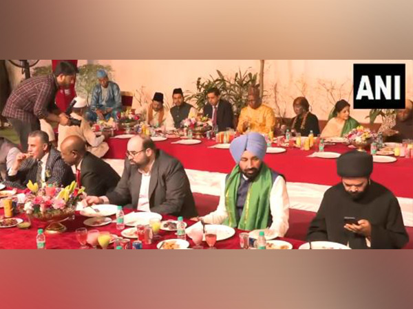 Ambassadors and Diplomats gather at 'Sadbhavna Iftar' hosted by Indian Minorities Federation in Delhi (Photo/ANI)