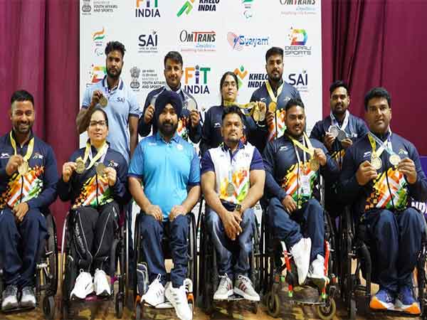 Powerlifters with their medals (Photo: SAI Media)