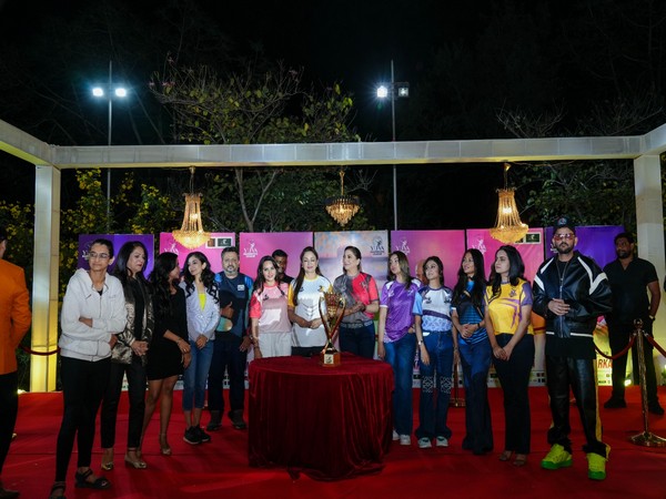 Team owners with Yuva Badminton League trophy at the event (Photo: YBL)