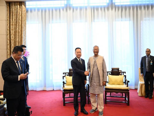 Li Guoying, Minister of Water Resources of the People's Republic of China, meets Bangladesh Chief Adviser Muhammad Yunus (Image: X@ChiefAdviserGoB)