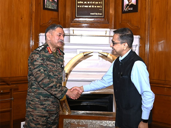 Chief of Army Staff General Upendra Dwivedi with Indian High Commissioner to Bangladesh Pranay Verma. (Photo: @adgpi)