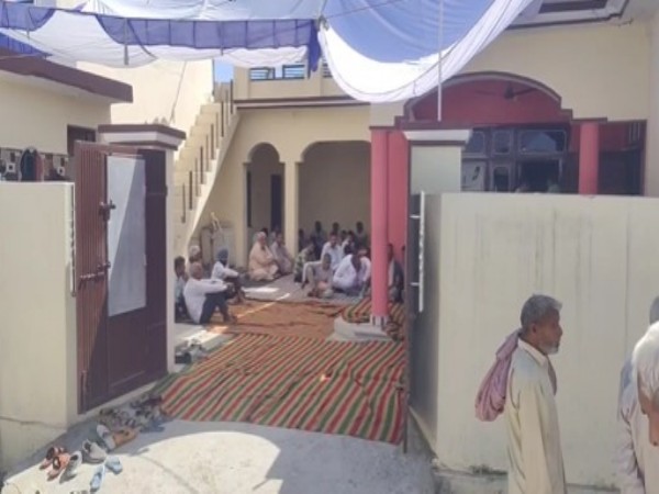 Relatives of head Constable Jagbir Singh mourn his loss in Khatua encounter (Photo/ANI)