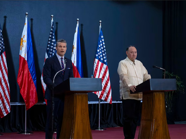 US Defence Secretary Pete Hegseth, Philippines Secretary of National Defense Gilberto Teodoro  (Image Credit: US Department of Defence)